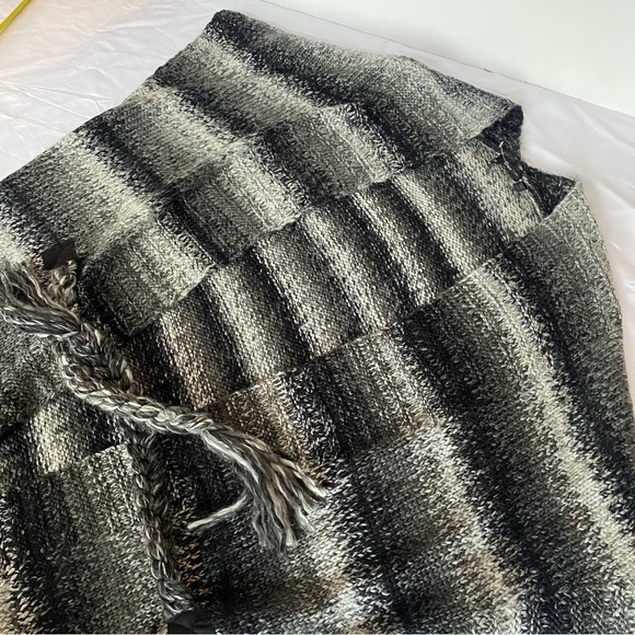 NWT knit Cardigan - Picture 3 of 4